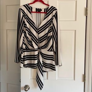 Excwjjw Eloquii faux wrap style top sz 18